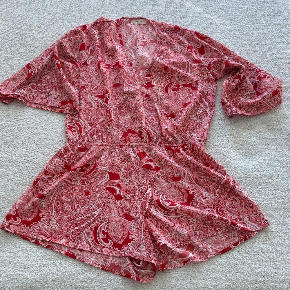 Elan Red Ocean Red Paisley Crossover Romper With 3/4 Sleeves Elastic Waist Sz S - Picture 3 of 8